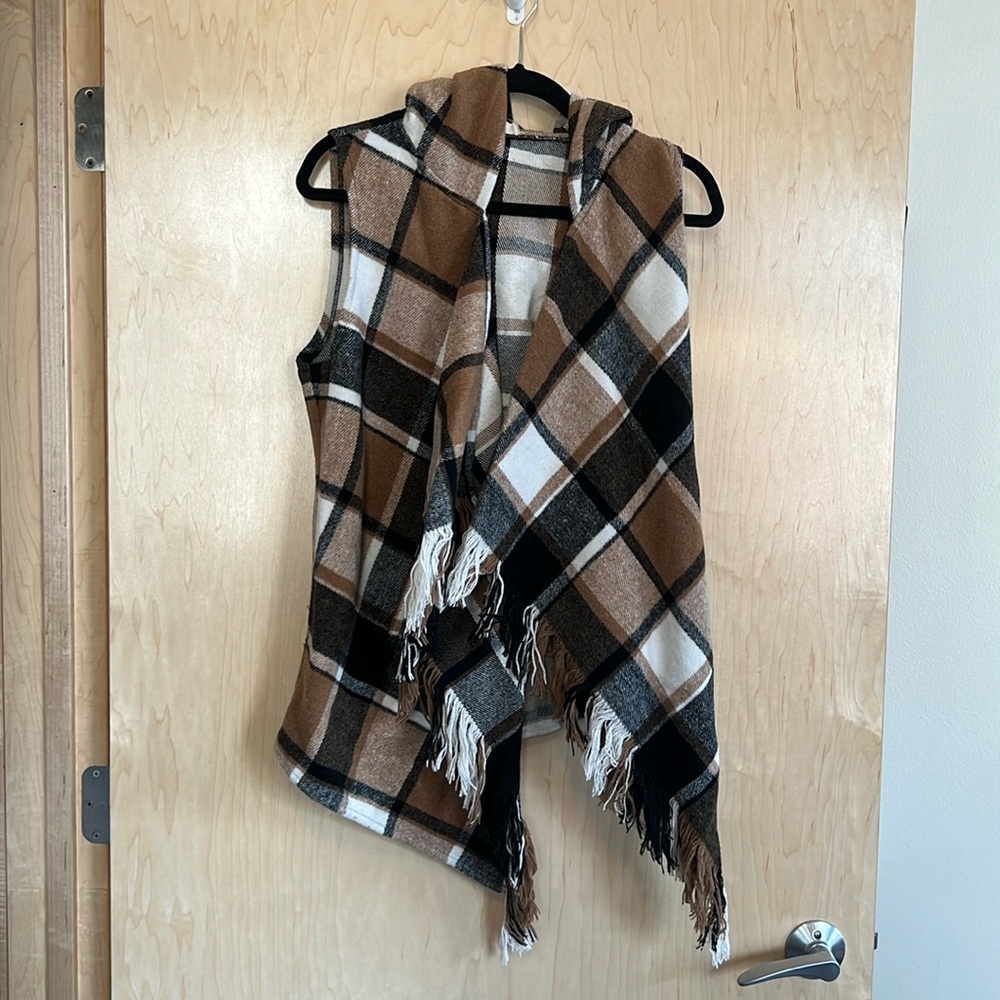 Altar’d state Plaid Vest. Size M. Lightly worn